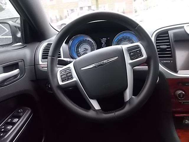 2013 Chrysler 300 4dr Sedan